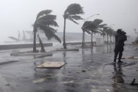 Na USA se žene hurikán Irene: Statisíce lidí prchají!