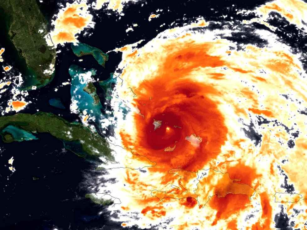 Hurikán Irene se přehnal přes Bahamy, teď míří na USA.