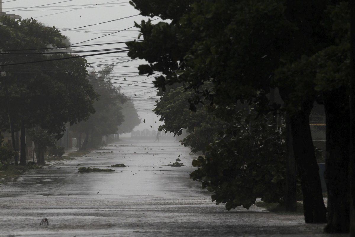 Hurikán Irma se přes Karibik a Kubu dostal na pobřeží Floridy.