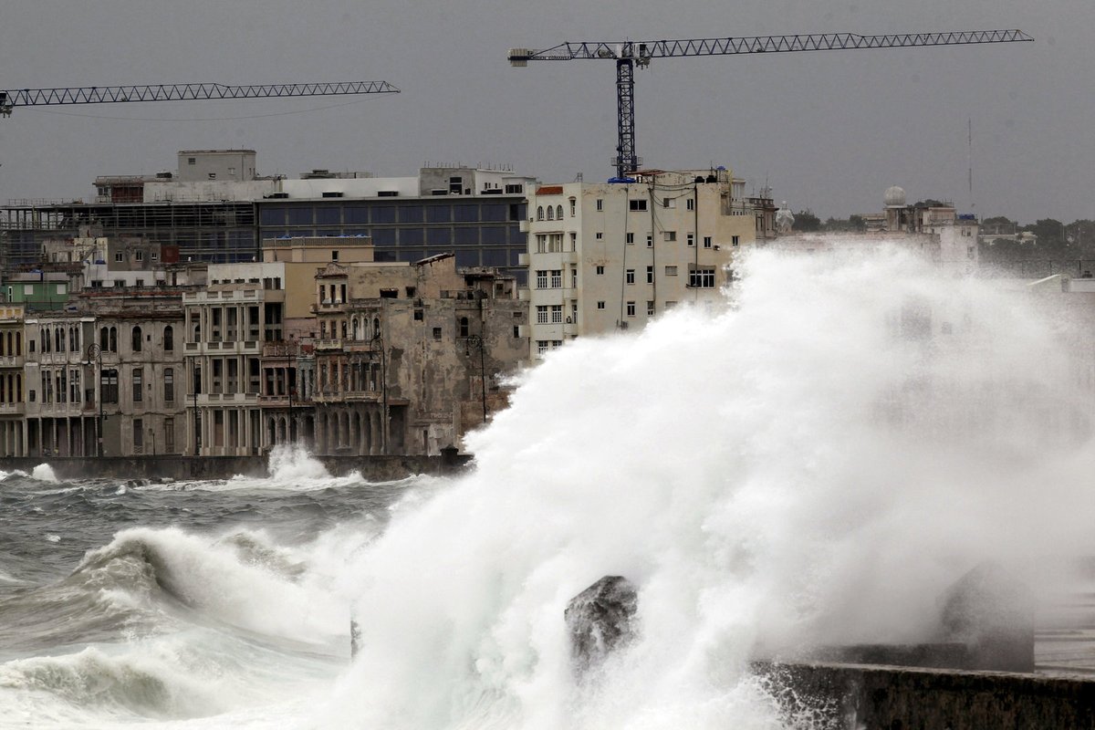 Hurikán Irma se přes Karibik a Kubu dostal na pobřeží Floridy.