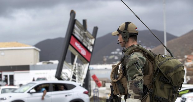 Karibik zasáhlo zemětřesení o síle 7,6 stupně. Praskaly domy, lidé se bojí tsunami