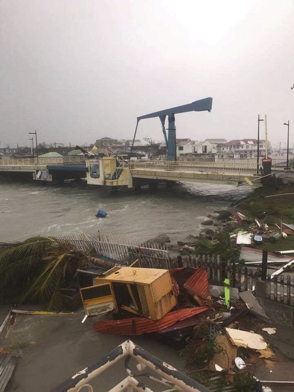 Obrazy zkázy: Hurikán Irma udeřil na karibský ostrov St. Martin