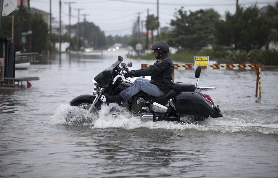 Hurikán Joaquin způsobil záplavy i na východě USA.