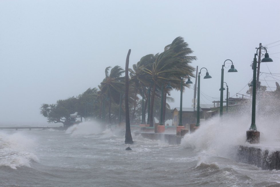 Hurikán Irma devastoval ostrovy v Karibiku. Postiženy byly tisíce lidí.