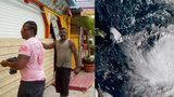 „Evakuujte se, nebo zemřete.“ Hurikán Maria zesílil a děsí Karibik, lidé prchají