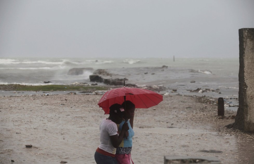 Hurikán Matthew: Blíží se k Haiti, na Kubě úřady evakuovaly statisíce lidí.