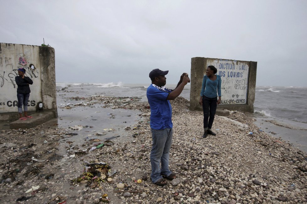 Hurikán Matthew: Blíží se k Haiti, na Kubě úřady evakuovaly statisíce lidí.