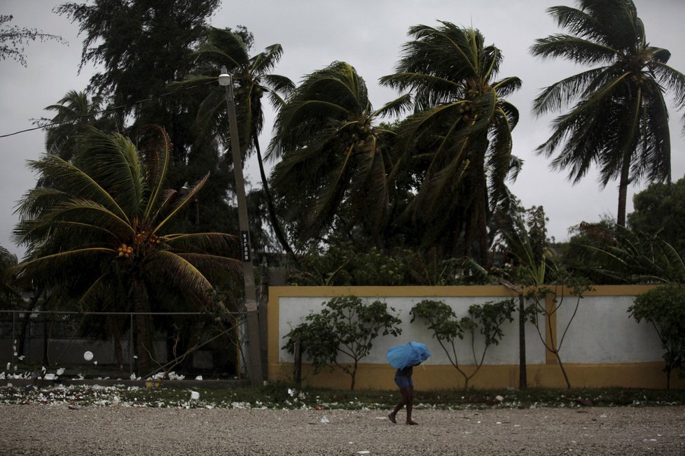 Hurikán Matthew: Blíží se k Haiti, na Kubě úřady evakuovaly statisíce lidí.