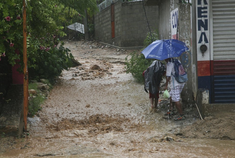 Hurikán Maria zesílil až na nejvyšší možný stupeň, evakuace některých ostrovů byla zahájena.