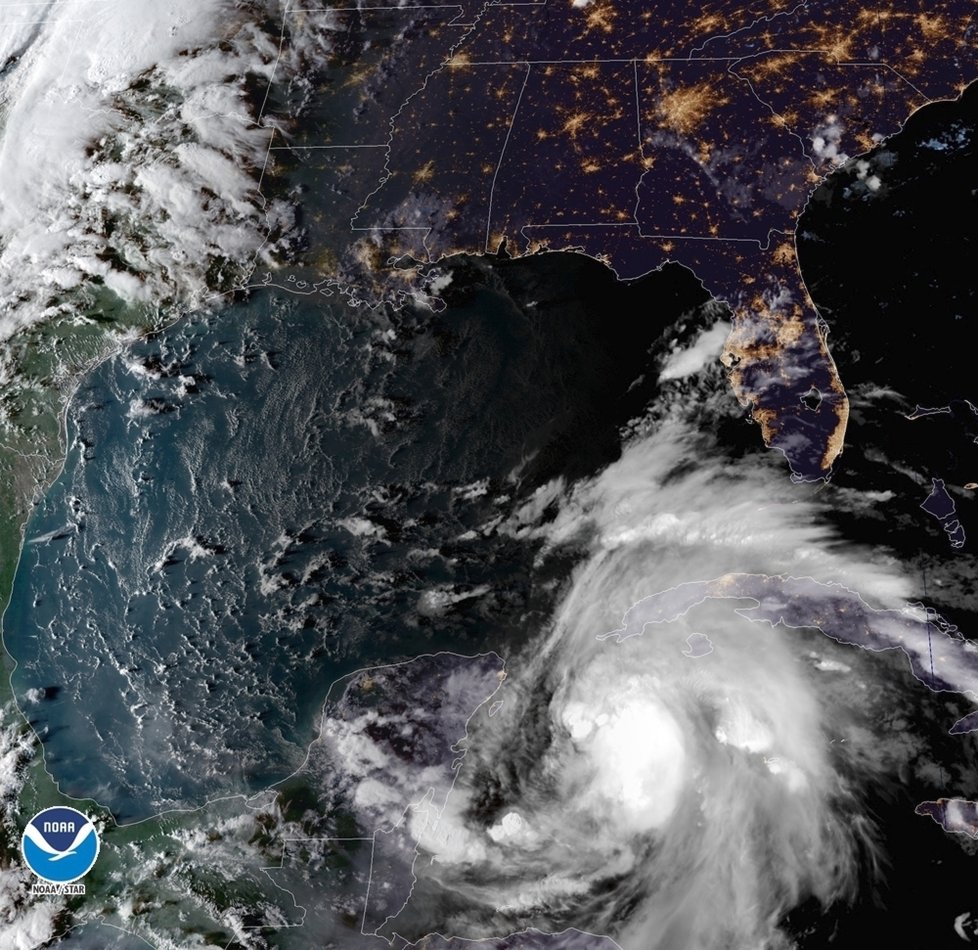 K Floridě se blíží hurikán Michael