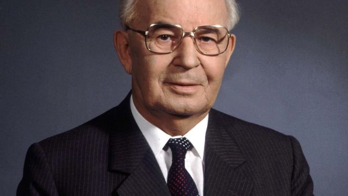 Gustáv Husák byl od roku 1969 generálním tajemníkem ÚV KSČ a od roku 1975 prezidentem ČSSR. Gustáv Husák byl od roku 1969 generálním tajemníkem ÚV KSČ a od roku 1975 prezidentem ČSSR.