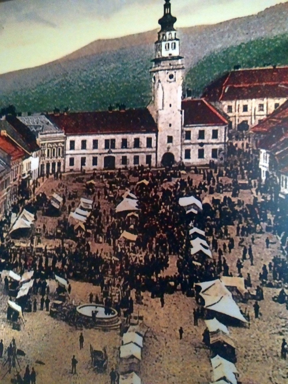 Trhy v Boskovicích začátkem 20.století na dobovém vyobrazení.