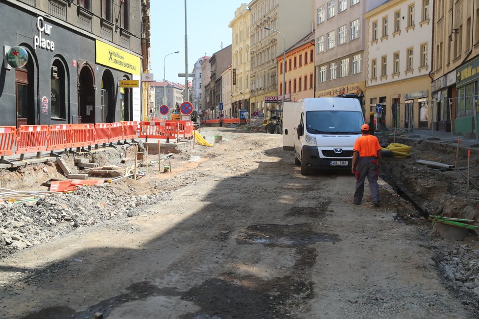 Husitská ulice se dočkala velké opravy. Od neděle bude zase průjezdná.