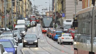Praha změní postup při rekonstrukci Husitské a Zenklovy. Opravy dalších ulic odloží