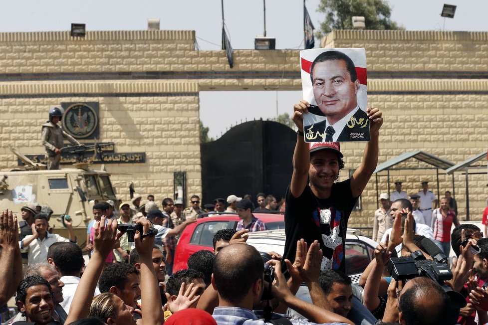Příznivci Mubaraka se radují z jeho propuštění