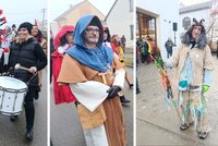 Pestrobarevné maškary v ulicích: Hustopečské ostatky ohlašovaly bubny