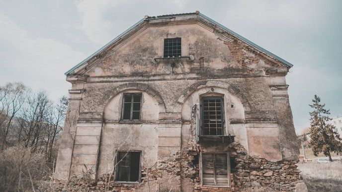 Budovy hutí ve slovenské Drnavě chátrají více než sto let