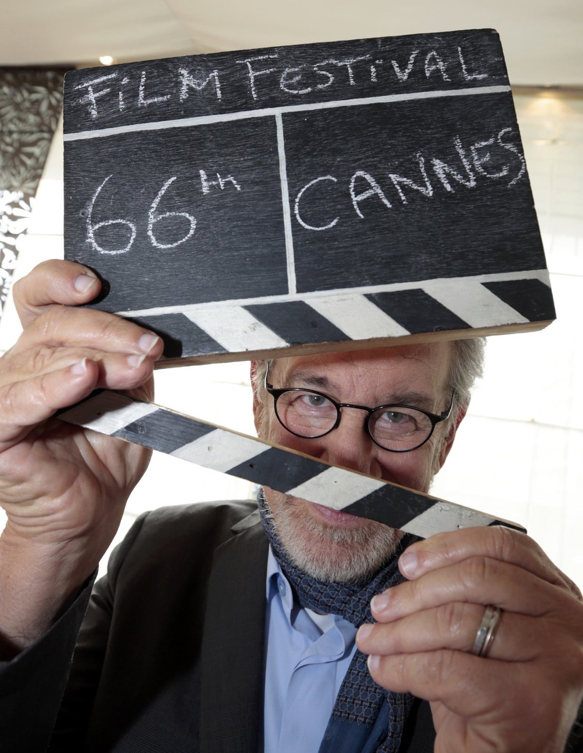 Symbolickou klapkou zahájil festival režisér Steven Spielberg (66, Schindlerův seznam).