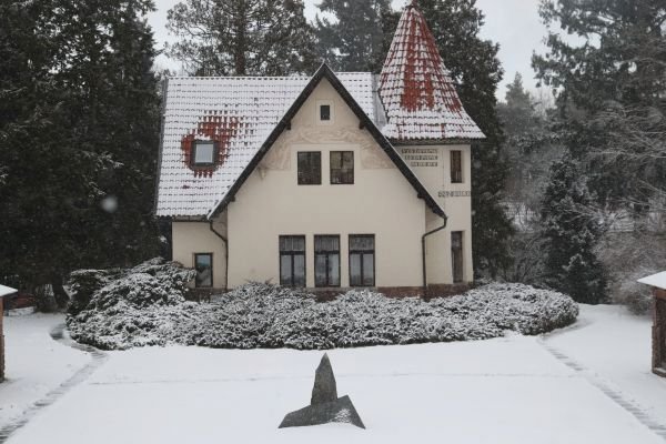 Postupně k němu přibyly ještě stejné tři další, jejichž sklápěcí střechy fungují i dnes.