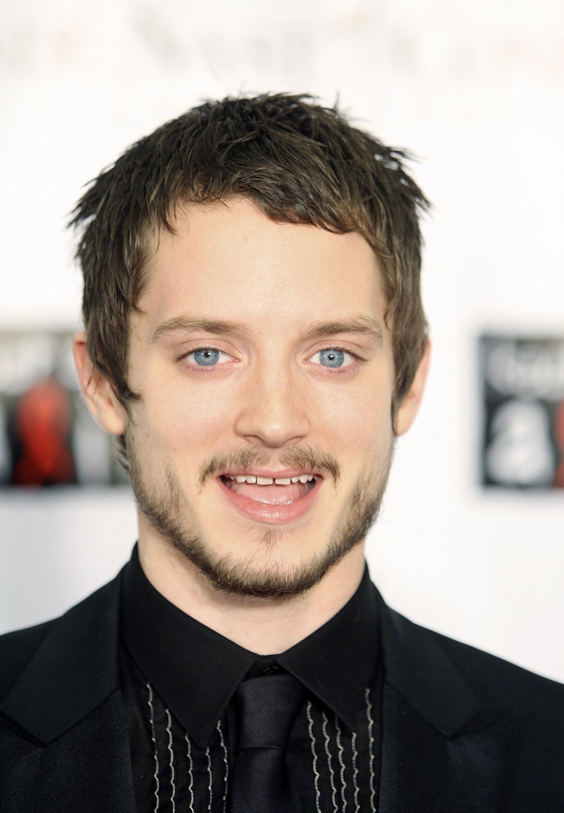 2006:Elijah Wood (34)- Frodo z Pána prstenů (2001) nechápal, proč všichni skandují: „Eliaš, Eliaš!“ Správně se totiž jeho křestní jméno vyslovuje: „Ílajdža“.