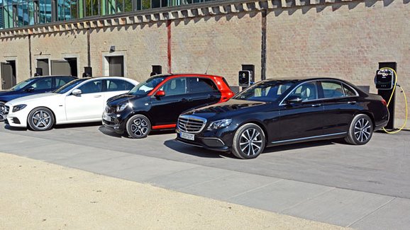 TEST Vyzkoušeli jsme naftové plug-in hybridy Mercedesu: Proč musely také reagovat na nové emisní normy?