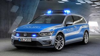 Také hybridní Volkswagen Passat Variant bude „pomáhat a chránit“