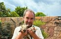 Ředitel Safari parku, Přemysl Rabas, měl možnost zúčastnit se v Jihoafrické republice zdravotní kontroly nově narozených hyenek