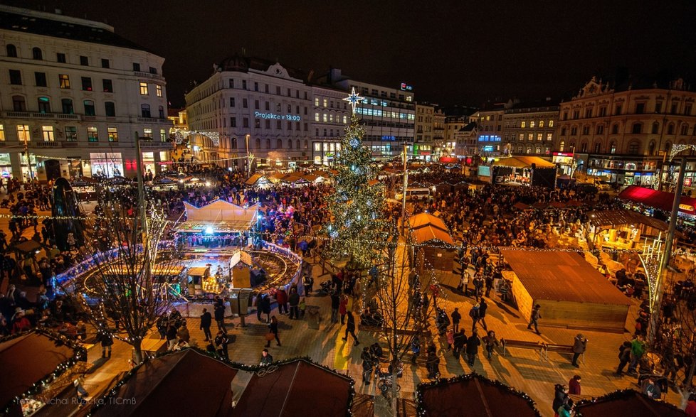 Vánoční trhy v Brně  začnou co nevidět a hygienici stále vrují před žloutenkou.  