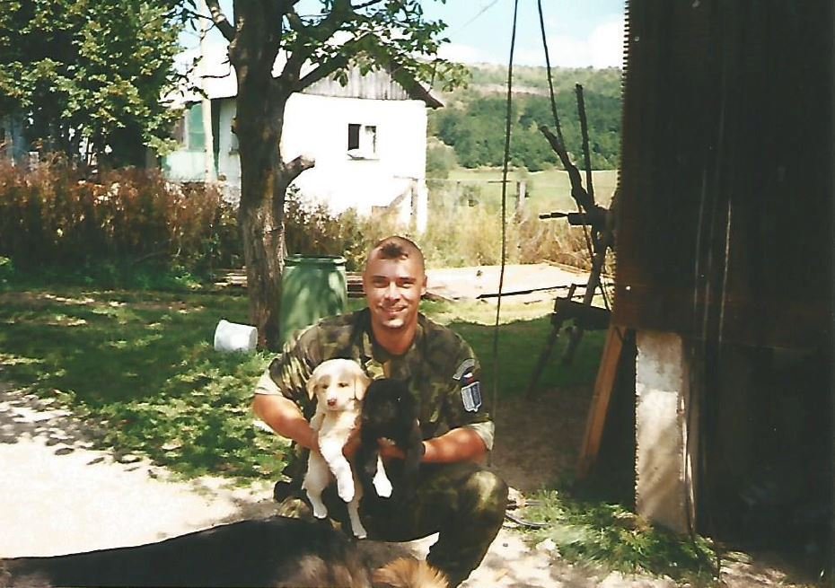 Hynek Vyšohlíd sloužil osm let u armády. Nejvážnější zranění v životě ale utrpěl po ukončení aktivní služby doma v Česku.