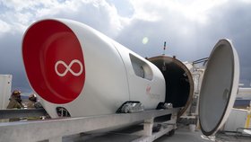 Virgin Hyperloop má za sebou první zkoušku s pasažéry.