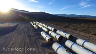 OBRAZEM: Hyperloop získává obrysy. Podívejte se, jak uprostřed pouště vzniká testovací trať