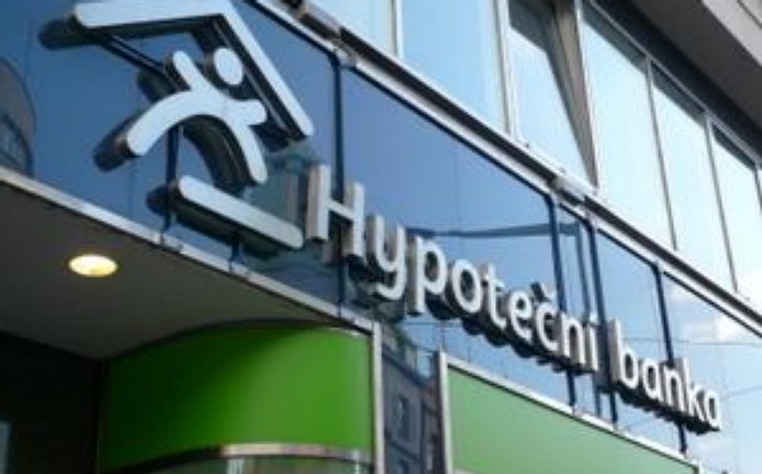 Hypoteční banka, lídr hypotečního trhu, od pondělka dále zdražuje svůj hlavní produkt, Jasnou hypotéku. Sazby u hypoték s fixací na pět, sedm a deset let tak vzrostou o dvě desetiny, sdělila banka, která tak reaguje na opětovný růst úrokových sazeb (5.11.2018)