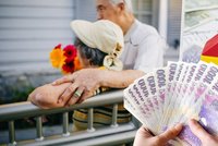 Kontroverzní zpětná hypotéka pro seniory: Jaké jsou její výhody a nevýhody?