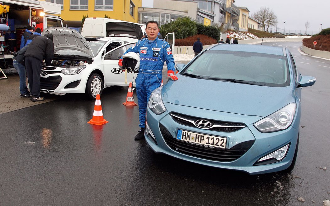 Jedna ze služebních cest vedla na rallye, za „kolegou“ i20 WRC