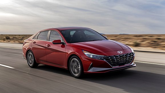 Nový Hyundai Elantra je tady. Jako čtyřdveřové kupé a s hybridním pohonem