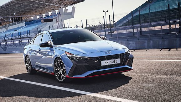 Hyundai Elantra N oficiálně: Ostrý sedan má 280 koní, samosvor a pouze automat