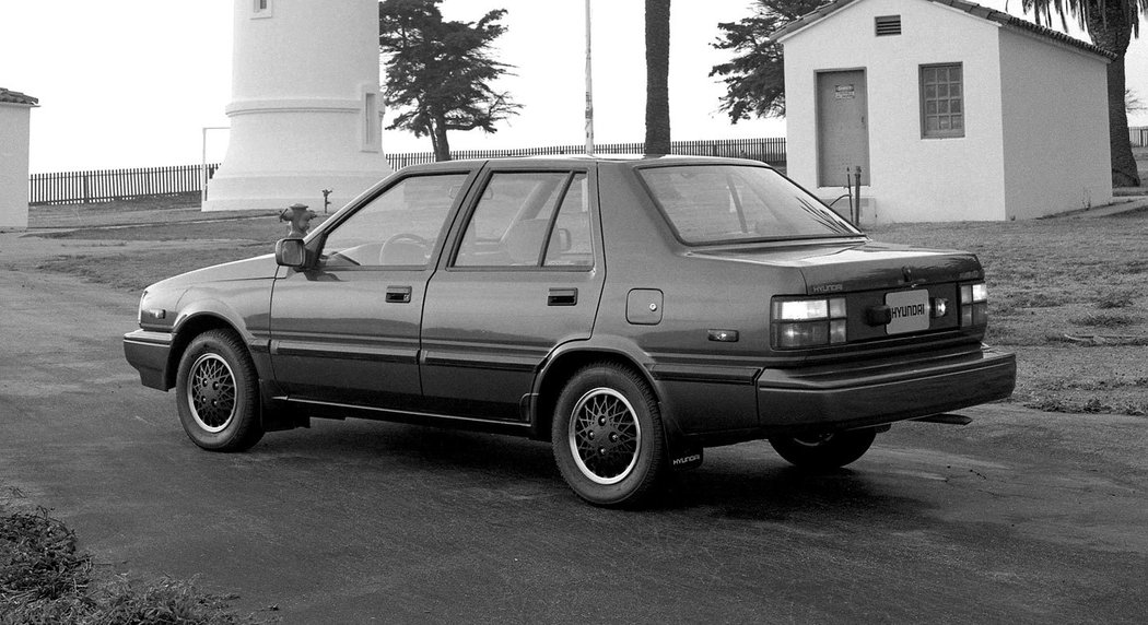 Hyundai Excel Sedan (1987-1989)