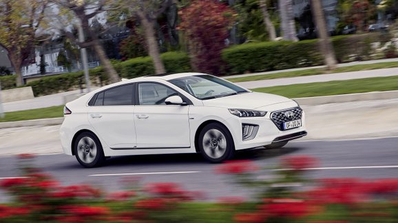 Nový Hyundai Ioniq: Elektrická verze prodloužila dojezd