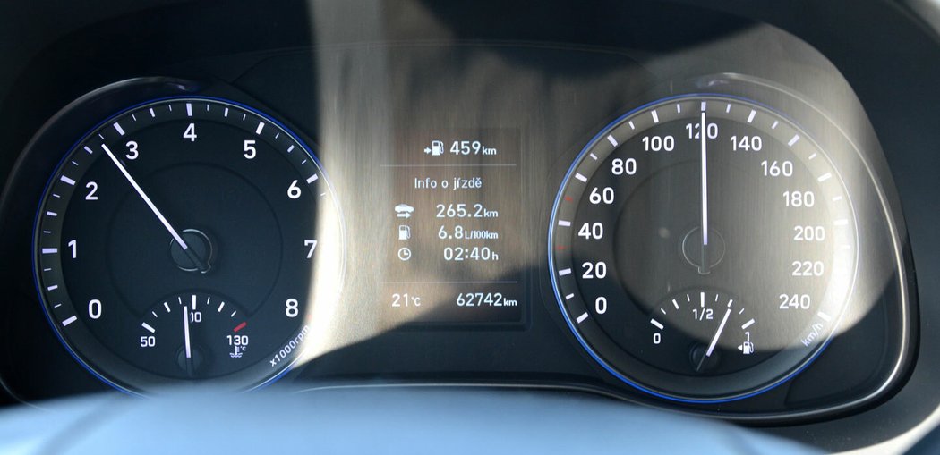 Na průměrnou spotřebu 6,8 l /100 km při dodržování českých rychlostních limitů vůbec nedosáhnete. Tento vůz dostával v Německu pěkně zabrat.