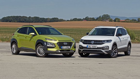 TEST Hyundai Kona 1.0 T-GDI vs. Volkswagen T-Cross 1.0 TSI – Malé crossovery letí