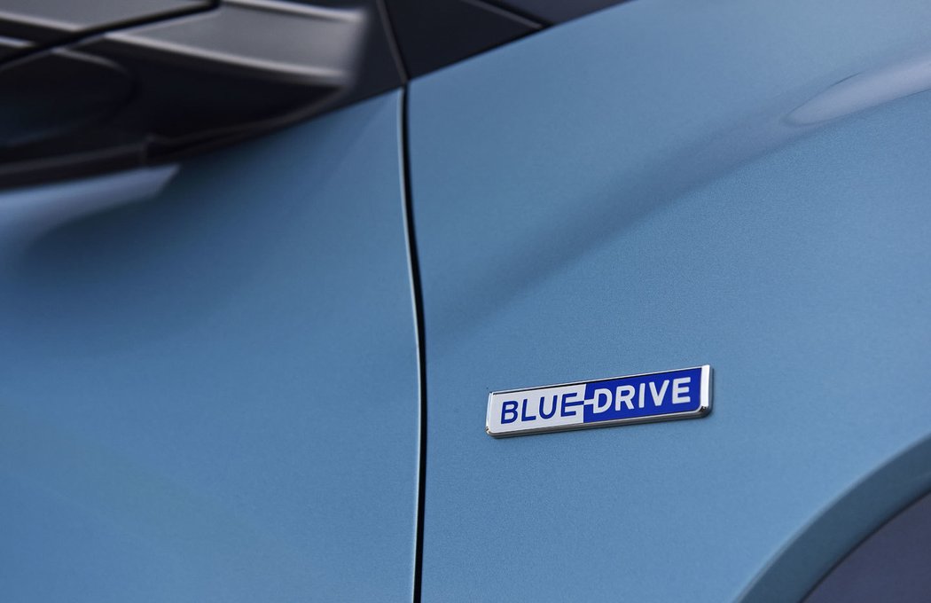 Logo BlueDrive na boku každé kony neoznačuje konkrétní techniku, ale fi lozofi i Hyundaie a strategii pro elektricky poháněná vozidla