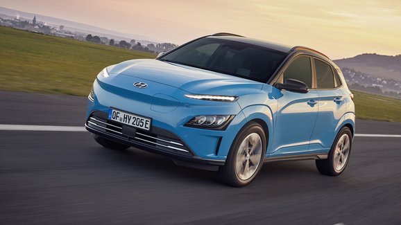 Modernizovaný Hyundai Kona Electric má novou příď bez masky. Technika se však nemění