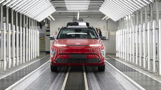 Výroba osobních aut v ČR letos klesla. Každé páté bylo elektromobil Výroba osobních aut v ČR letos klesla. Každé páté bylo elektromobil
