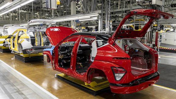 Výroba aut v Česku v prvním čtvrtletí stoupla o 11,5 % na rekordních 394.443 vozů