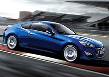 Hyundai Genesis Coupé (2012): 2,0 TCI (202 kW) a 3,8 V6 (258 kW) oficiálně