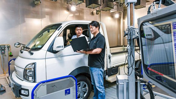 Lehké užitkové elektromobily Hyundai budou přizpůsobovat svoji jízdu aktuální hmotnosti 