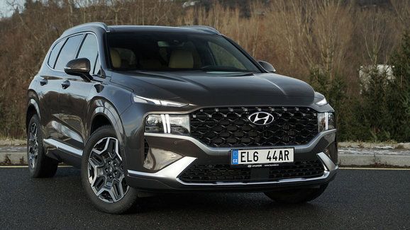 TEST Hyundai Santa Fe PHEV Luxury – Nevšedně schopný univerzál