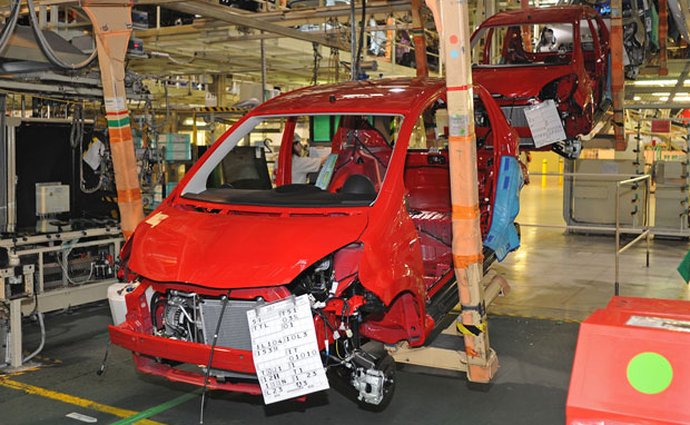 Výroba aut v Česku do dubna stoupla o 13 % na 430.841 vozů
