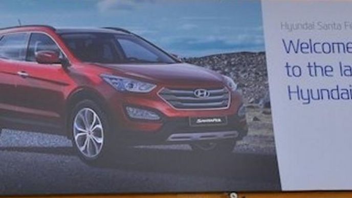 Hyundai u pražského letiště brnká na nervy Škodě