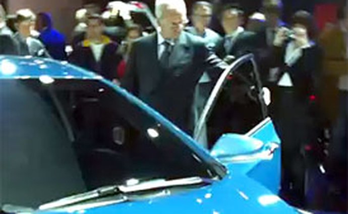 Martin Winterkorn na obhlídce Hyundaie i30: Video z IAA 2011